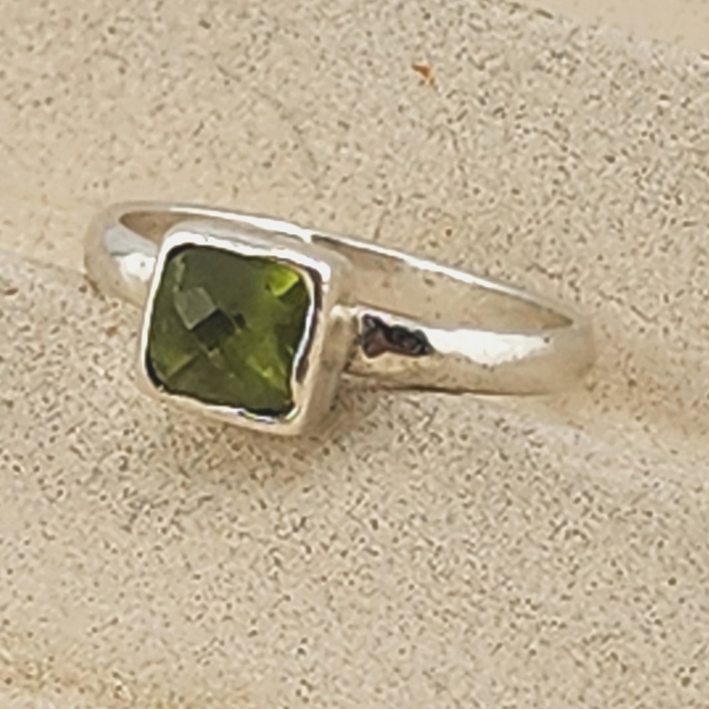 PERIDOT ROSECUT SOLITARY RING HANDMADE IN STERLING SILVER METAL SIZE 7.5 - Picture 2 of 5